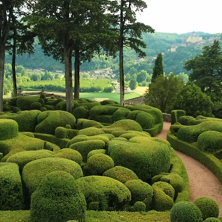 In Dordogne Near Castles, Cleaning Included *